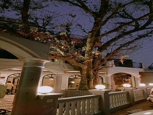 Maya Hotel & Restaurant