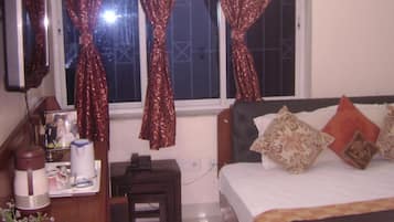 Premium bedding, desk, rollaway beds, free WiFi