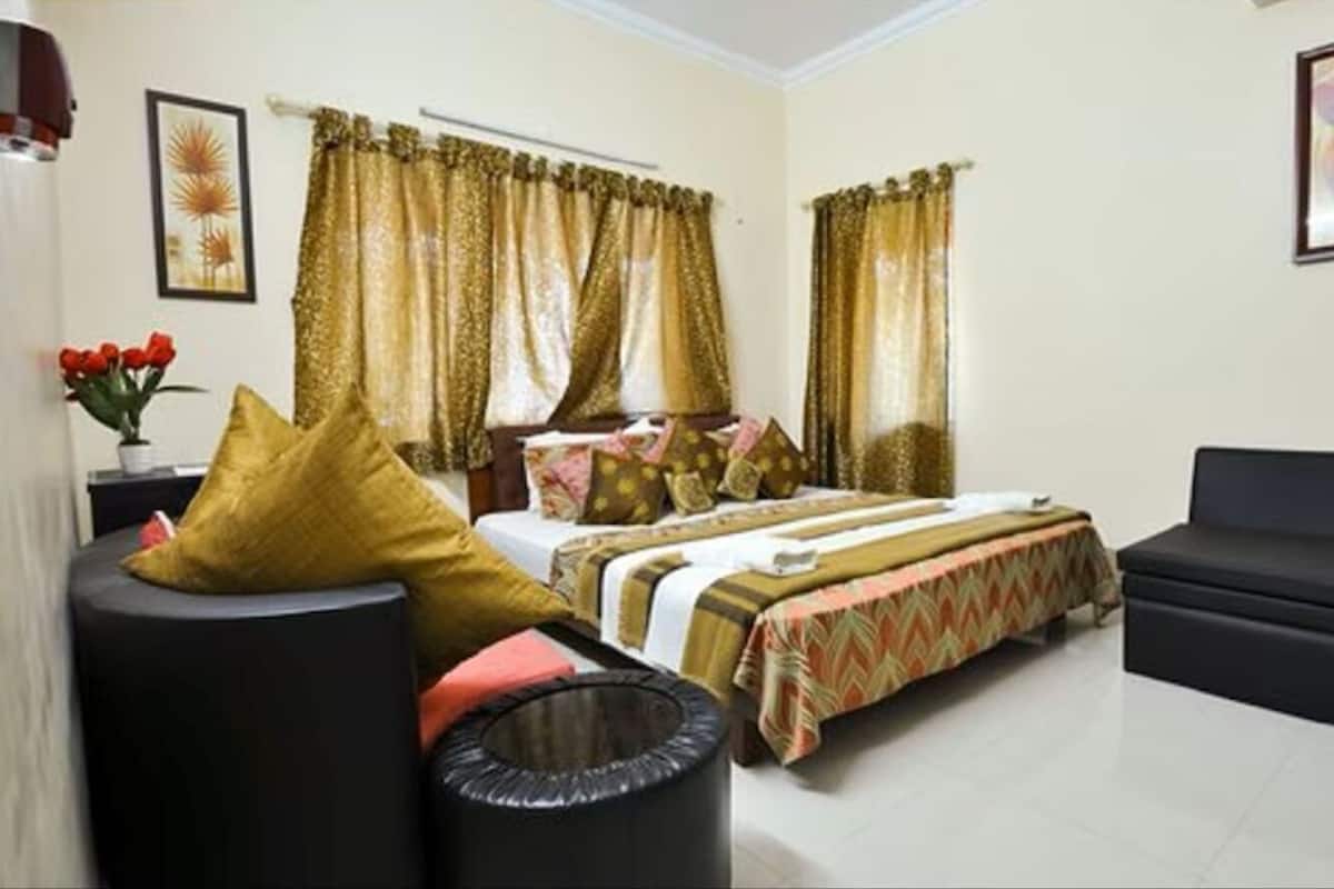 Standard Double Room | Premium bedding, WiFi (free)