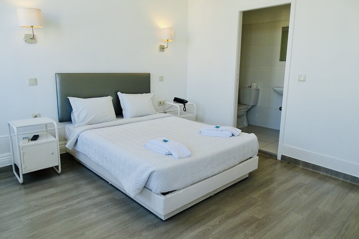 Double Room | In-room safe, desk, soundproofing, free WiFi