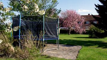 Tempat bermain anak - outdoor
