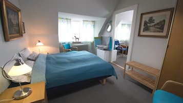 Familieværelse, 2 rum med privat bad/toilet på gangen | Premium-sengetøj, mørklægningsgardiner, gratis Wi-Fi, sengetøj