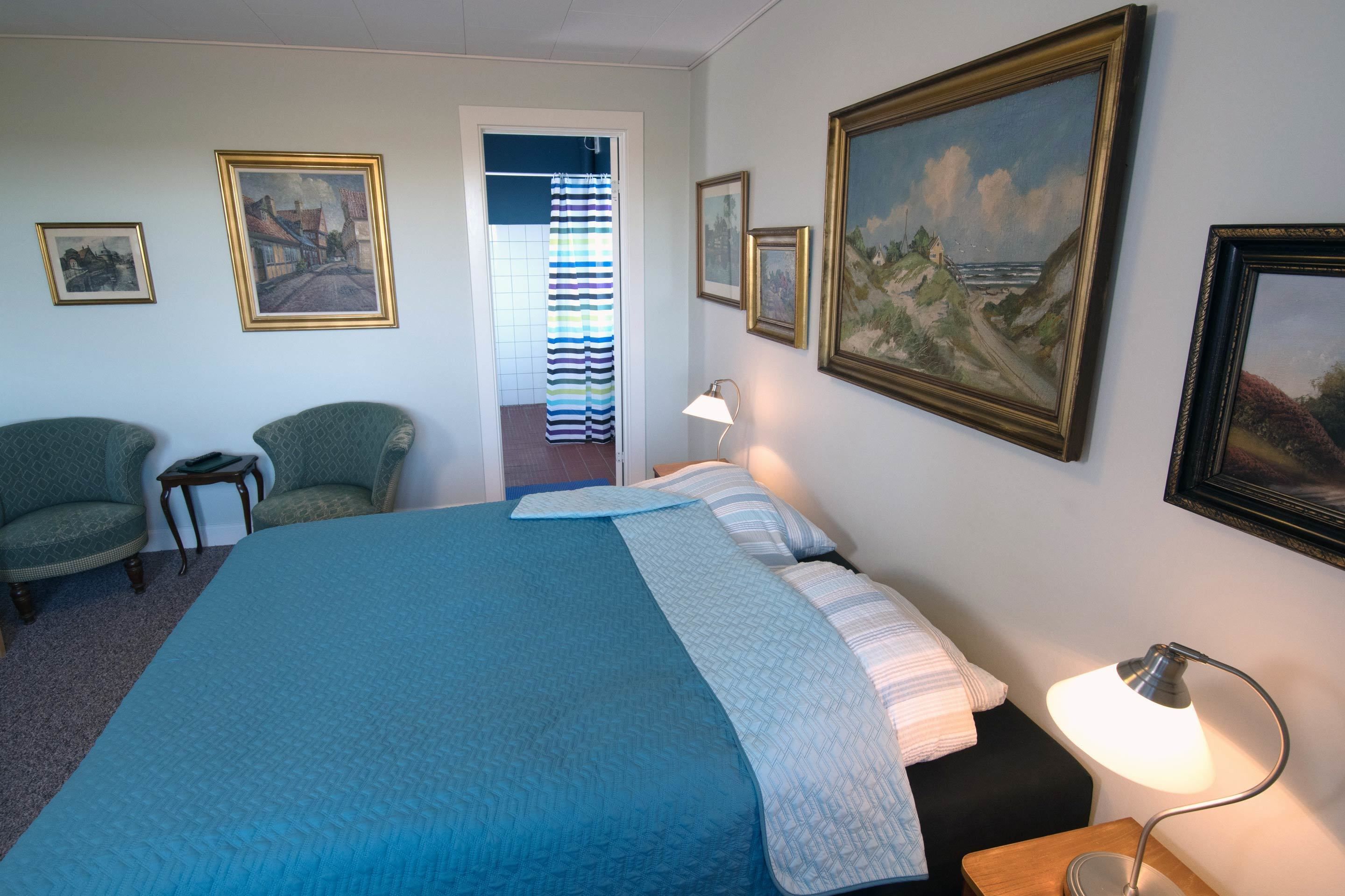 Premium bedding, blackout curtains, free WiFi, bed sheets