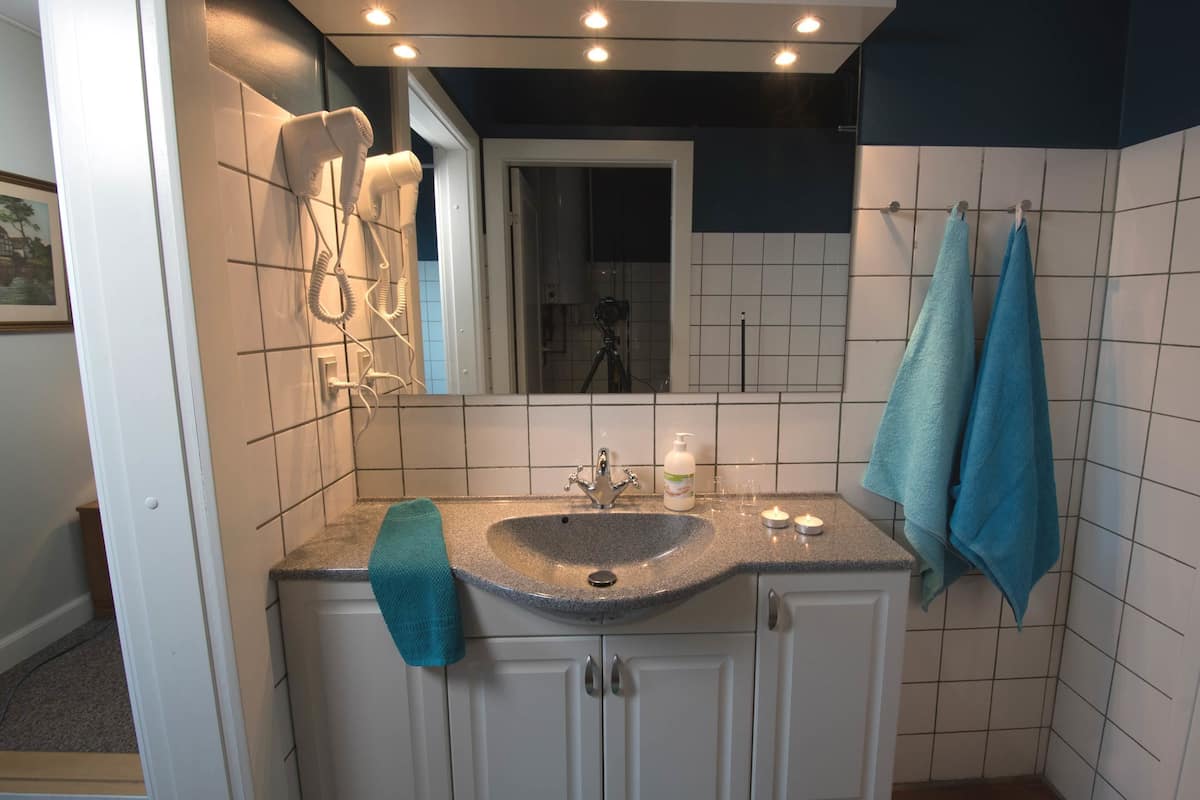 premium bedding, blackout curtains, free wifi, bed sheets