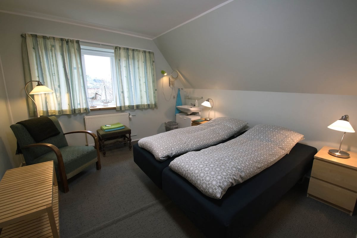 Double Room, Shared Bathroom | Premium bedding, blackout drapes, WiFi (free), bed sheets