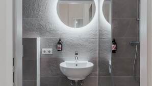Bathroom - Mynext - Augarten Hostel (Vienna)