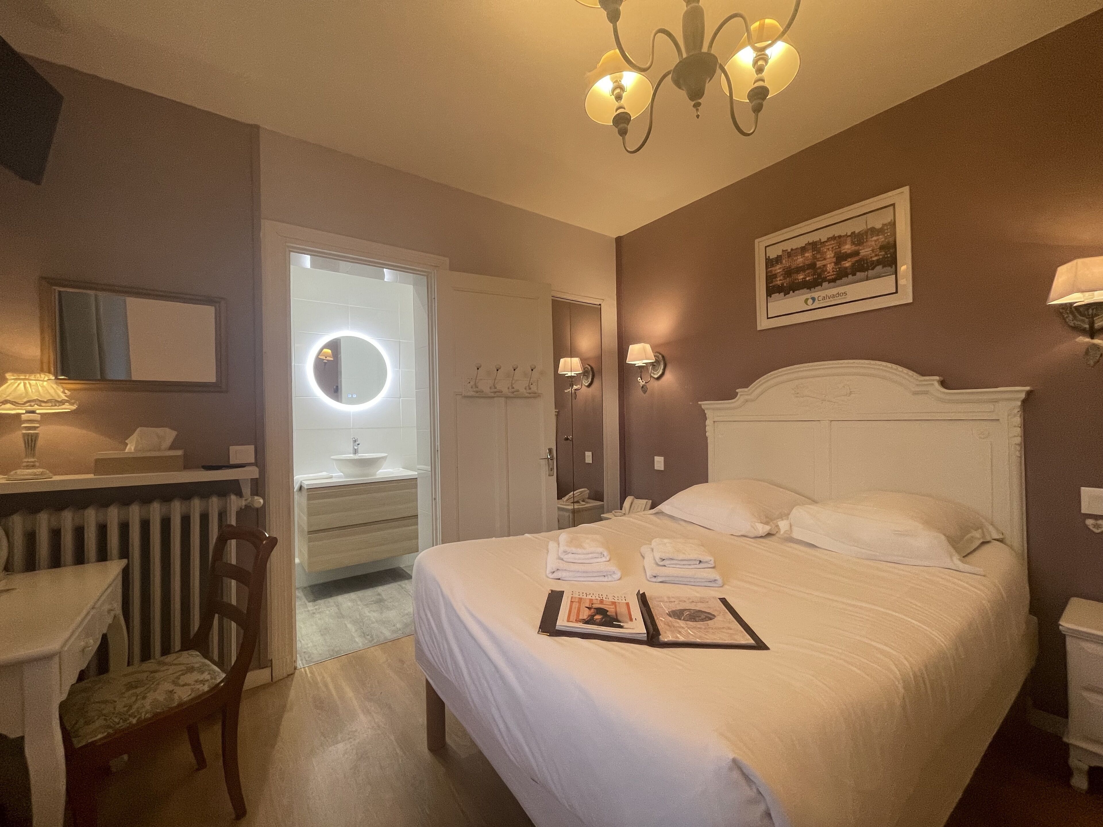 superior room, bathtub (double or triple occupancy) | individually decorated, desk, blackout curtains, iron/ironing board