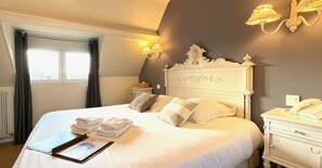 Romantic Room, Bathtub