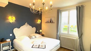 Superior Room, Bathtub (Double or Triple occupancy) | Individually decorated, desk, blackout drapes, iron/ironing board