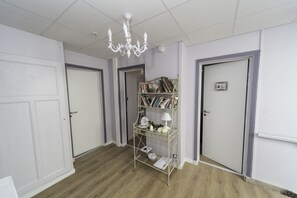 Library - Villa les Mots Passants (Cabourg)
