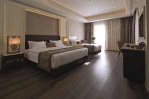 Deluxe Pool Family Room  | 迷你吧（备有免费物品）、客房内保险箱、免费婴儿床、免费 WiFi