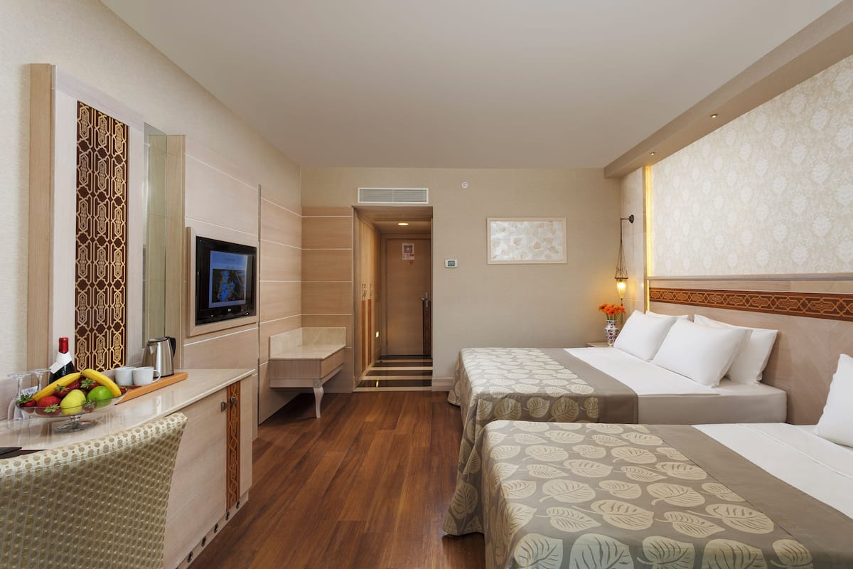 Minibar (free items), in-room safe, cribs (free), WiFi (free)
