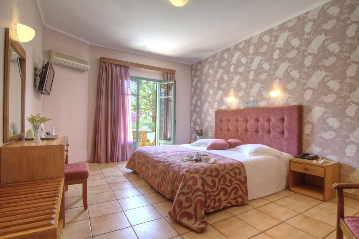 Superior Room | 1 bedroom, soundproofing, WiFi, bed sheets