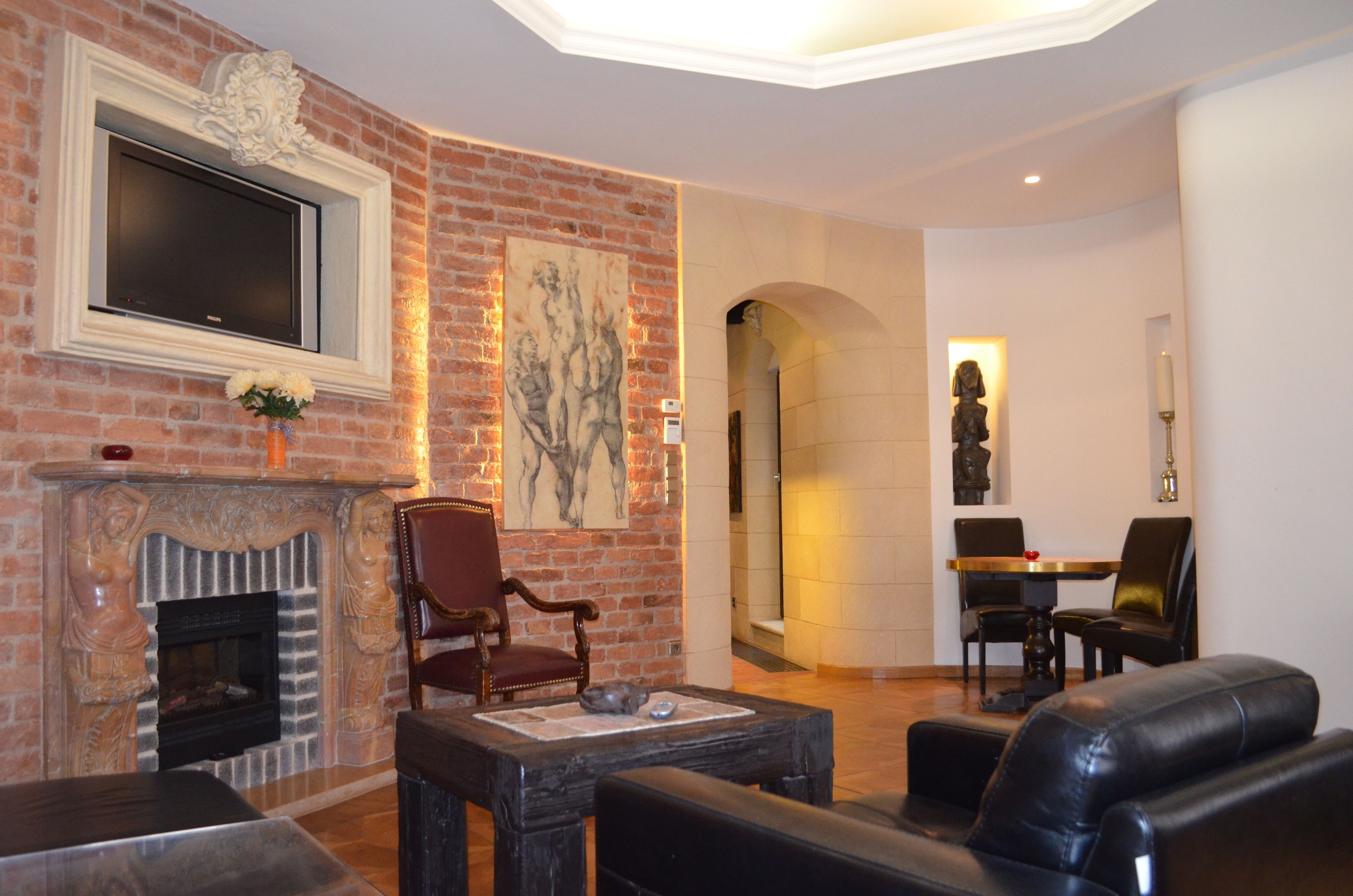 Exclusive Suite, 1 King Bed, Smoking | Living room | Flat-screen TV, fireplace