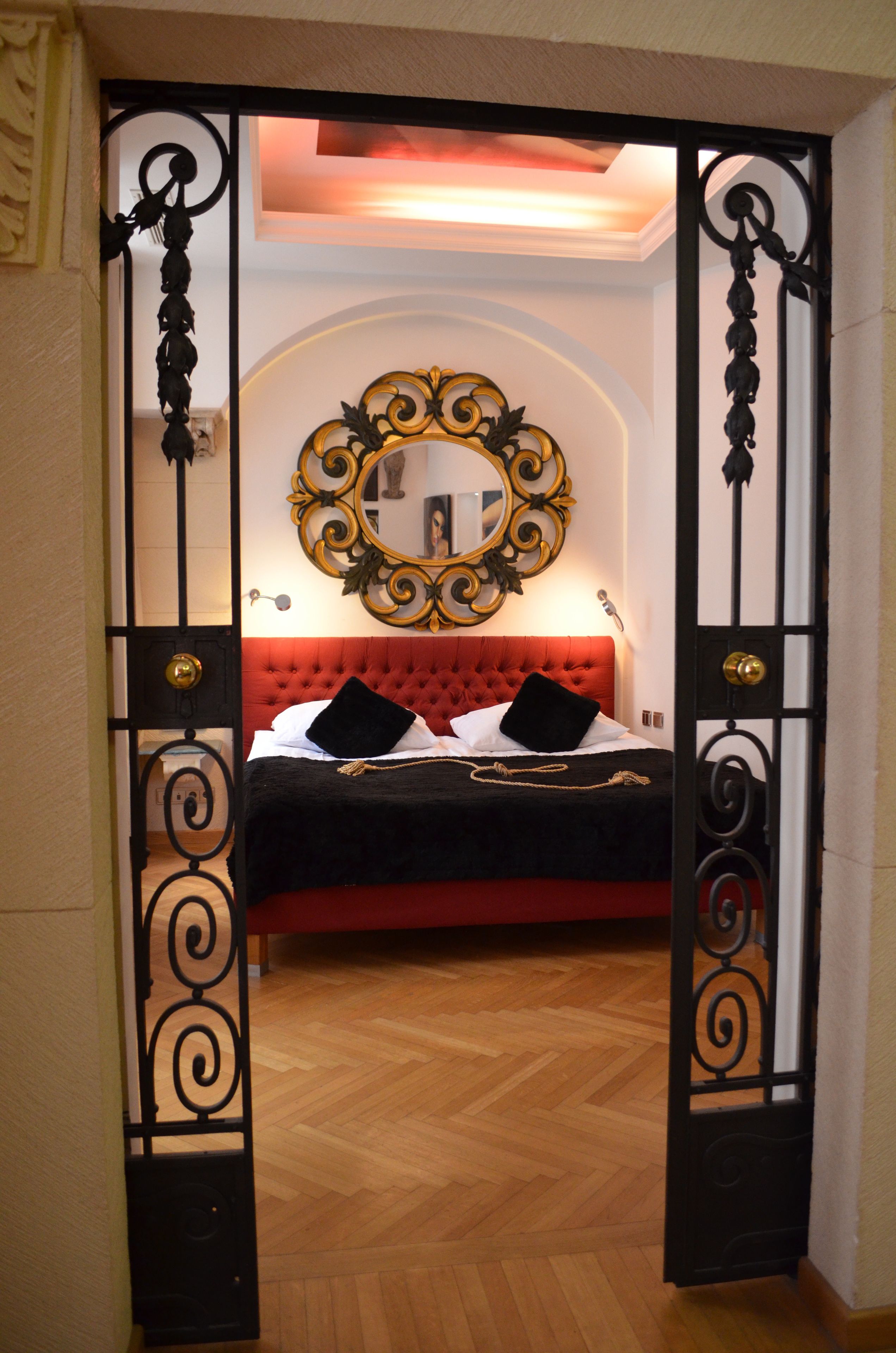 Premium bedding, in-room safe, desk, soundproofing