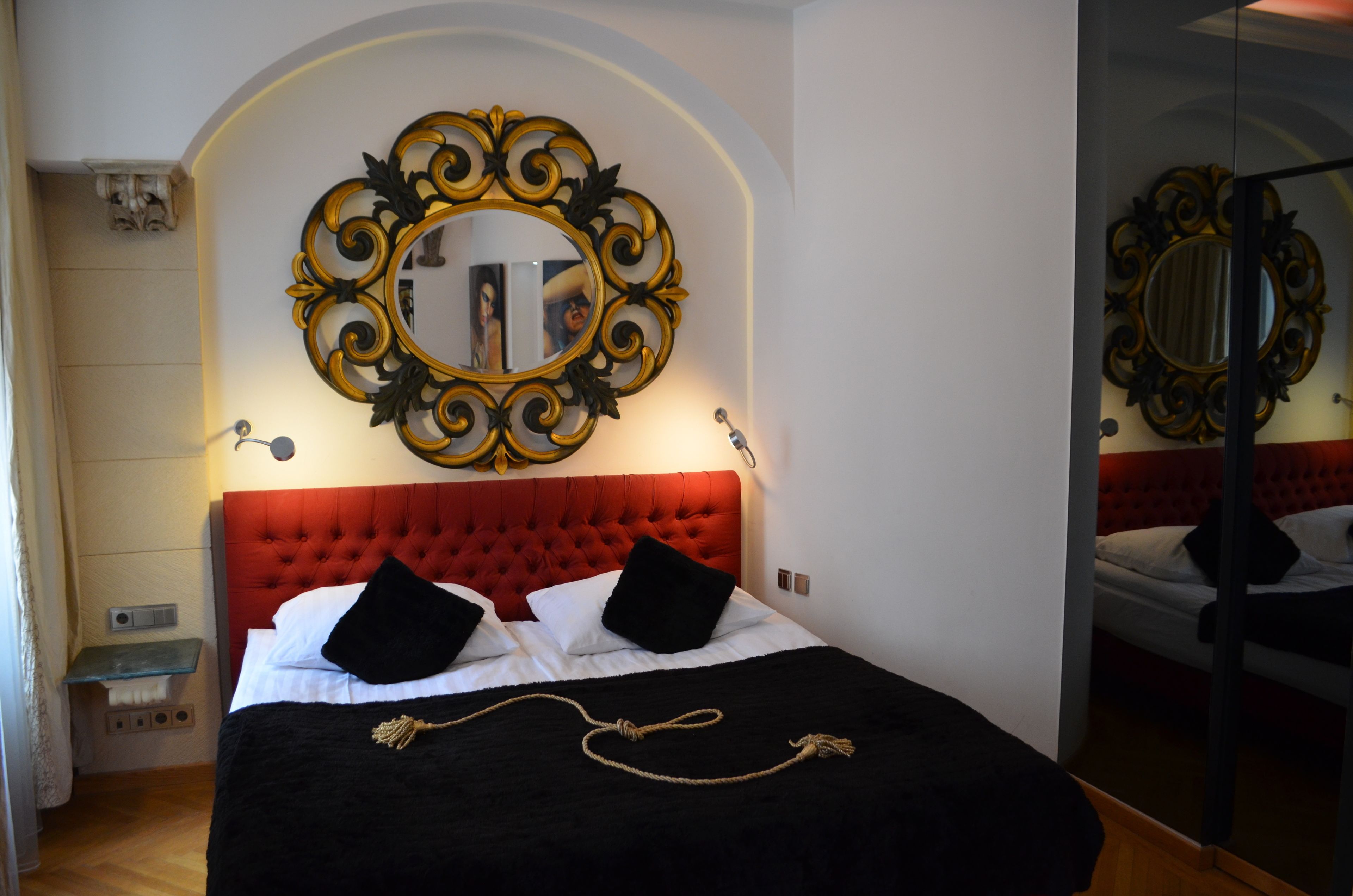 family suite, 1 bedroom, accessible, smoking | premium bedding, in-room safe, desk, soundproofing