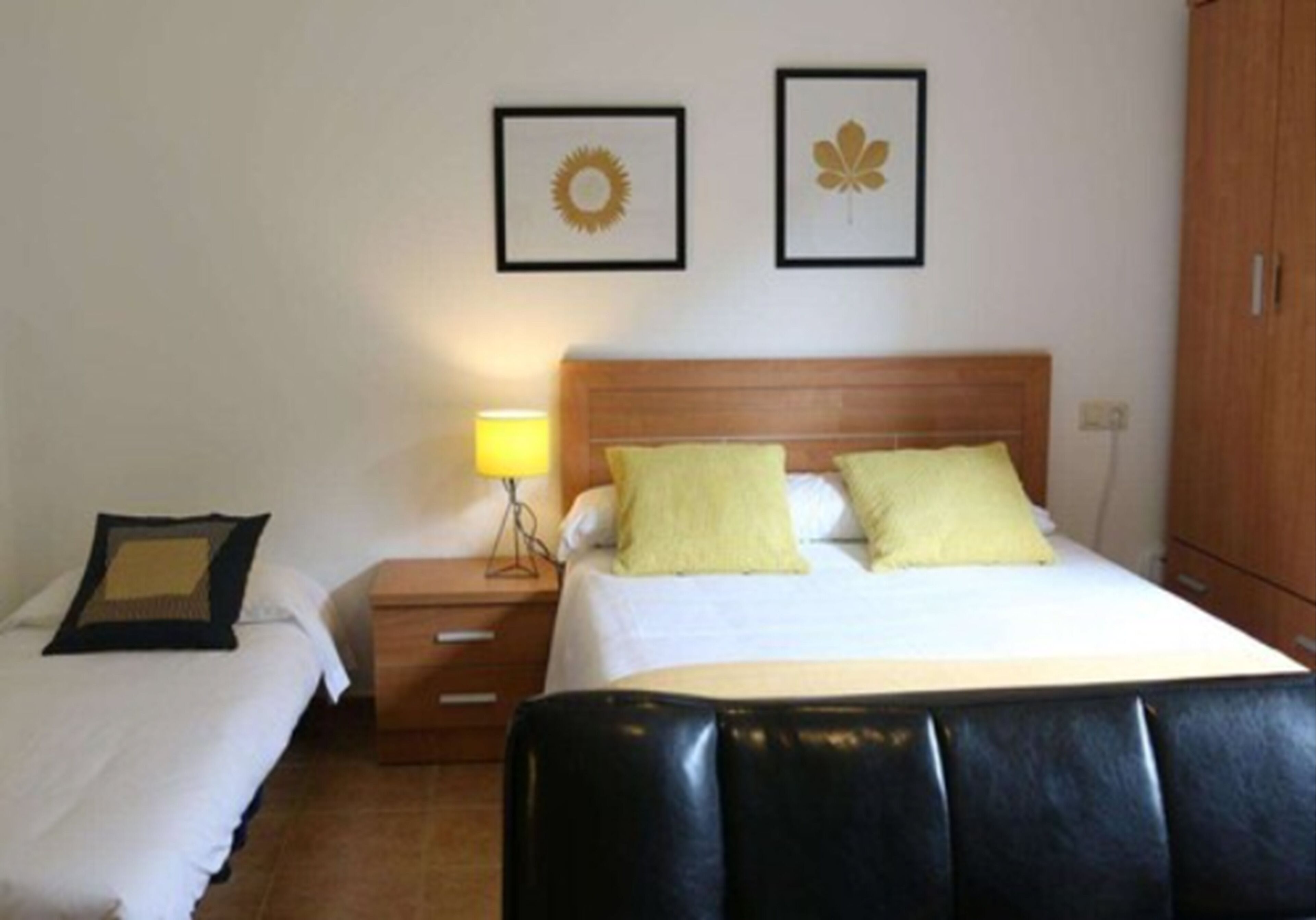 studio (triple) | iron/ironing board, free wifi, bed sheets