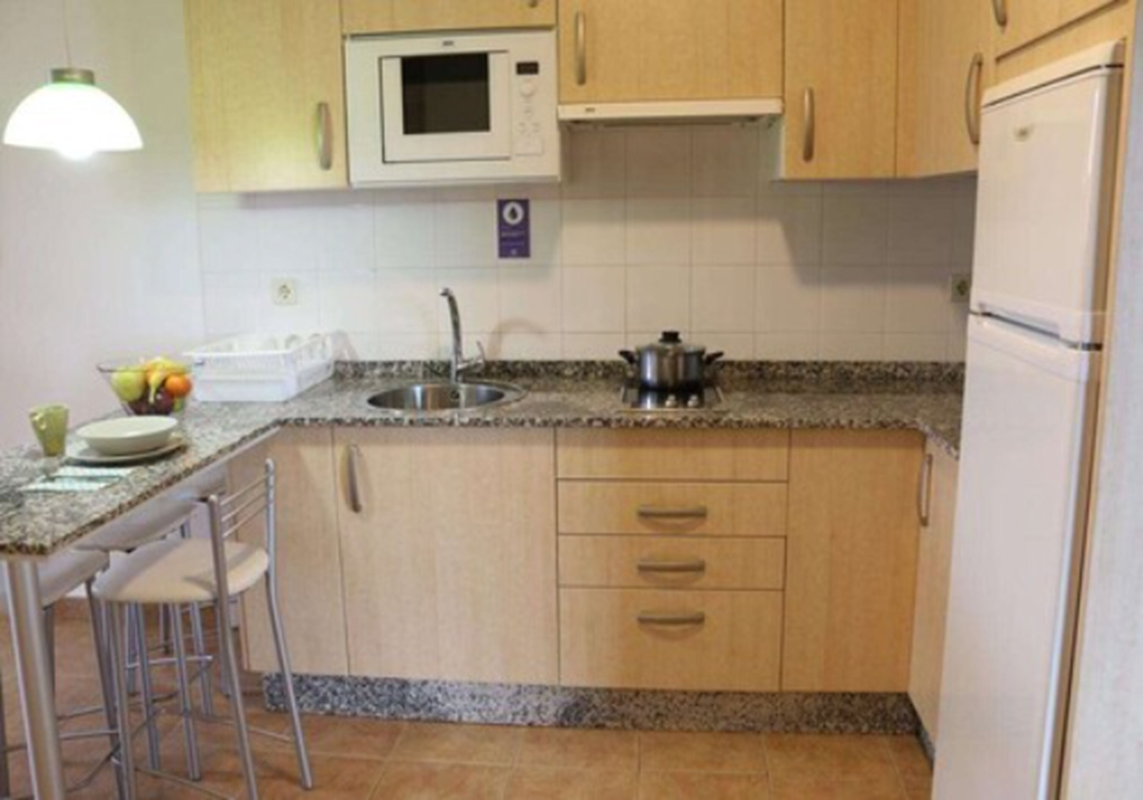 studio (cuádruple) | iron/ironing board, free wifi, bed sheets