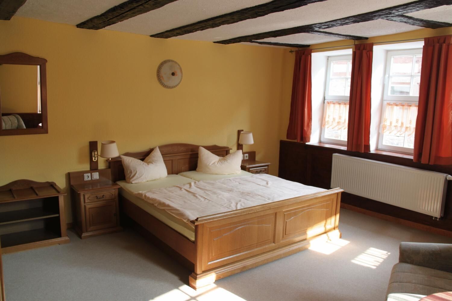 down duvets, cots/infant beds, rollaway beds, free wifi