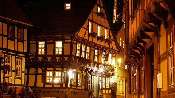 A traditional European building with a sign reading "Gasthaus Kugler". - Hotel Zum Kanzler (Südharz)