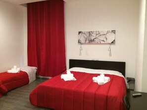 ห้องทริปเปิล | โต๊ะทำงาน, Wi-Fi ฟรี