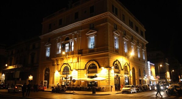 Façade de l’hébergement - soirée/nuit