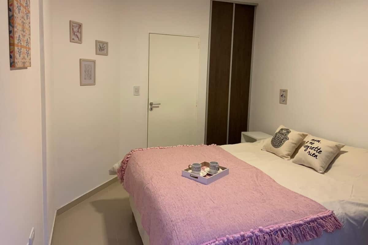 Caja de seguridad en la habitación y sistema de insonorización