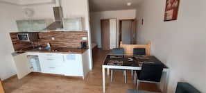 Apartemen Klasik, pemandangan danau | Makan di kamar