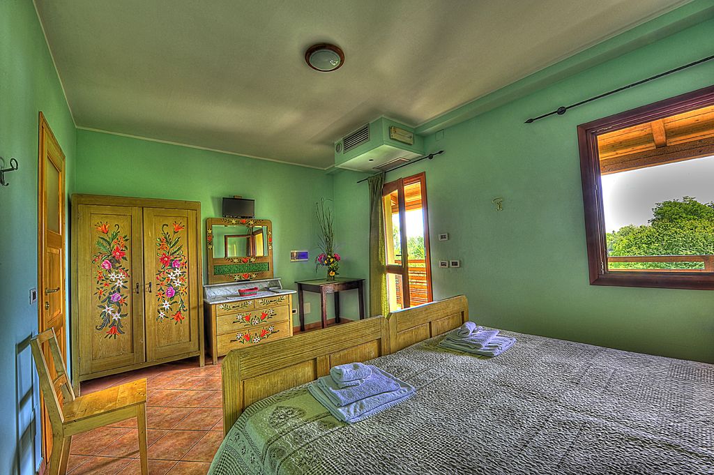 Quarto casal ou duplo | Escrivaninha, berços (sobretaxa), Wi-Fi de cortesia, roupa de cama