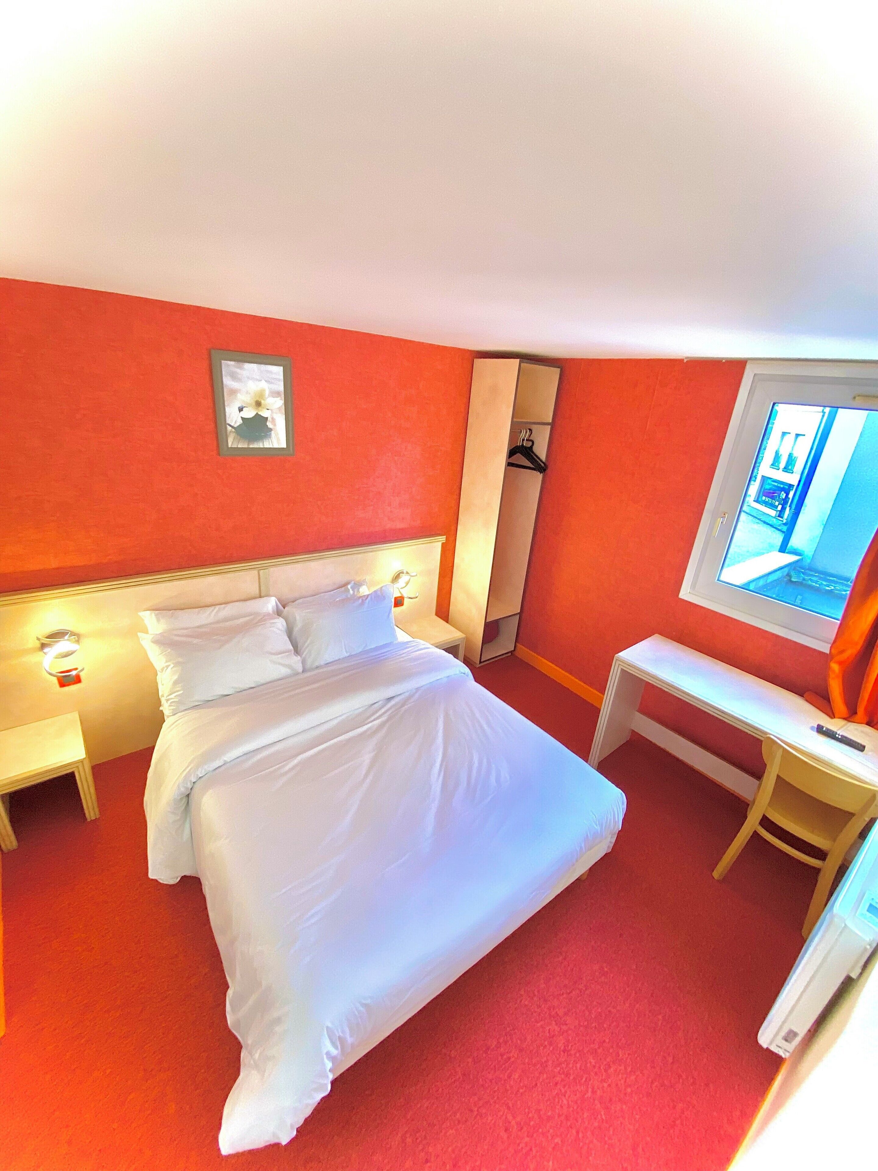 經典雙人房 | 高級寢具、書桌、隔音、熨斗/熨衣板