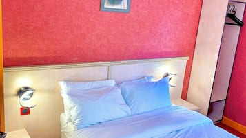 Klassieke tweepersoonskamer | Luxe beddengoed, een bureau, geluiddichte muren
