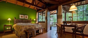 Premium Chalet | Cadar kapas Mesir, bar mini, peti besi dalam bilik 