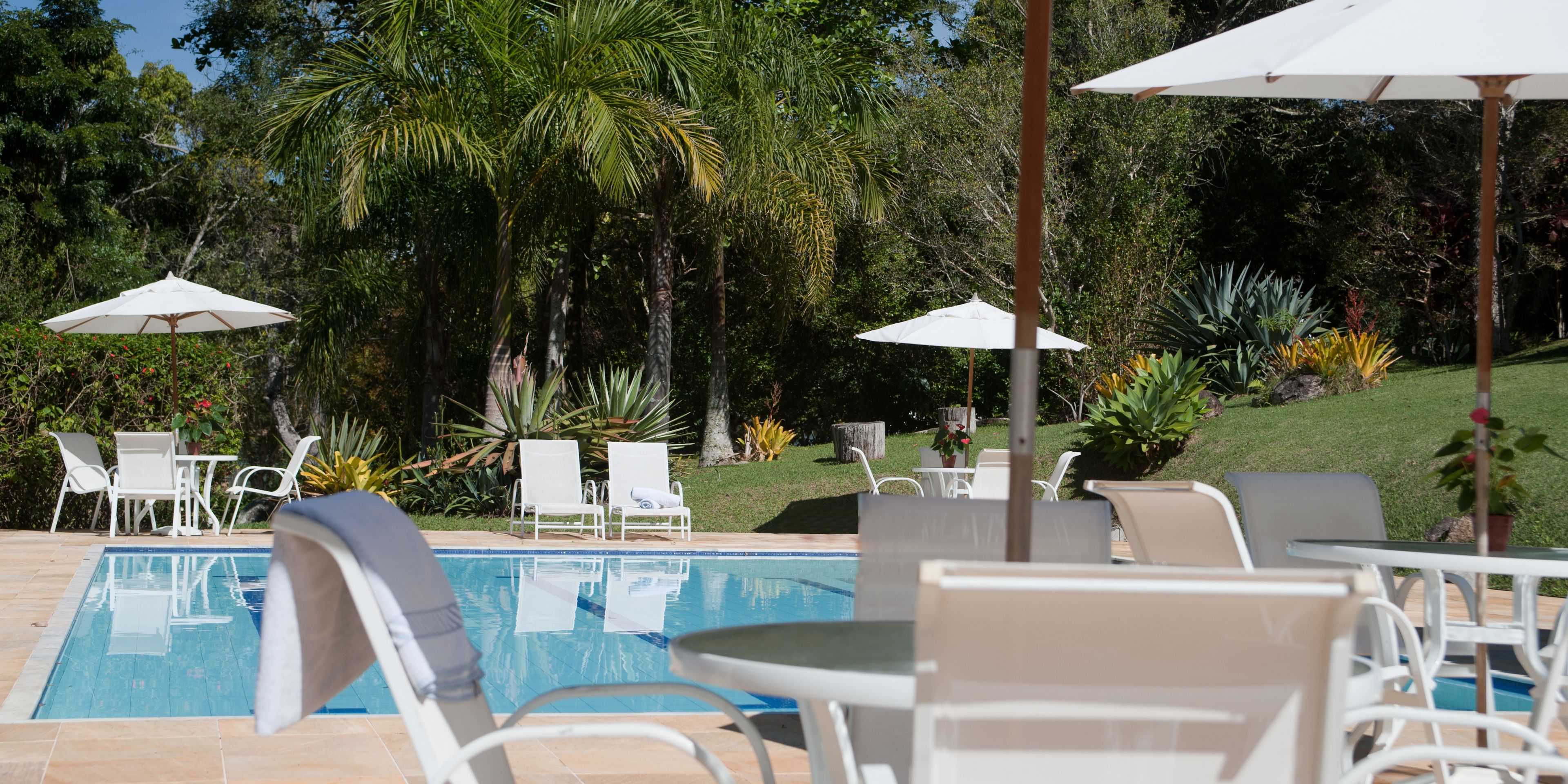 Outdoor pool, pool loungers