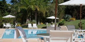 حمّام سباحة خارجي، مقاعد للتشمس