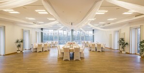 Khu tổ chức tiệc cưới trong nhà