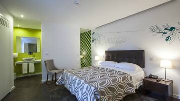 Double Room | Premium bedding, desk, soundproofing, free cribs/infant beds