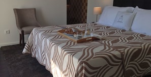 Premium bedding, desk, soundproofing, free cribs/infant beds