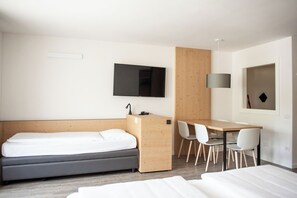 Superior Studio, Balcony | Free WiFi, bed sheets