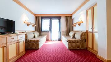 Appartement, 1 chambre, balcon | Coin séjour | Télévision à écran plat