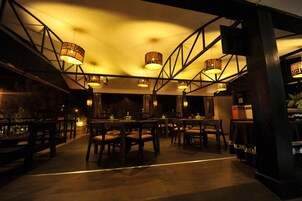 Se sirven desayunos, almuerzos y cenas; cocina internacional