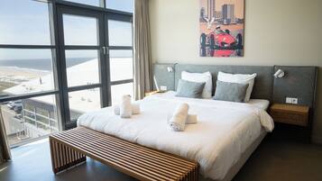 Presidential Sea View Apartment with Sauna | Luxe beddengoed, een kluis op de kamer, individueel gemeubileerd