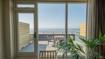 Beach House Sea View Apartment with Sauna | 露台/庭院
