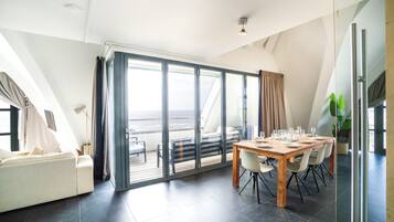 Penthouse The Ocean | Dineren in de kamer