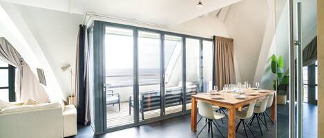 Penthouse The Ocean | In-room dining