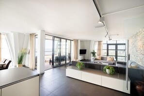 Superior Sea View Apartment with Sauna | Wohnbereich