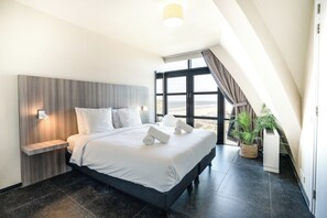 Penthouse The Ocean | Ropa de cama de alta calidad, caja fuerte, mobiliario individual