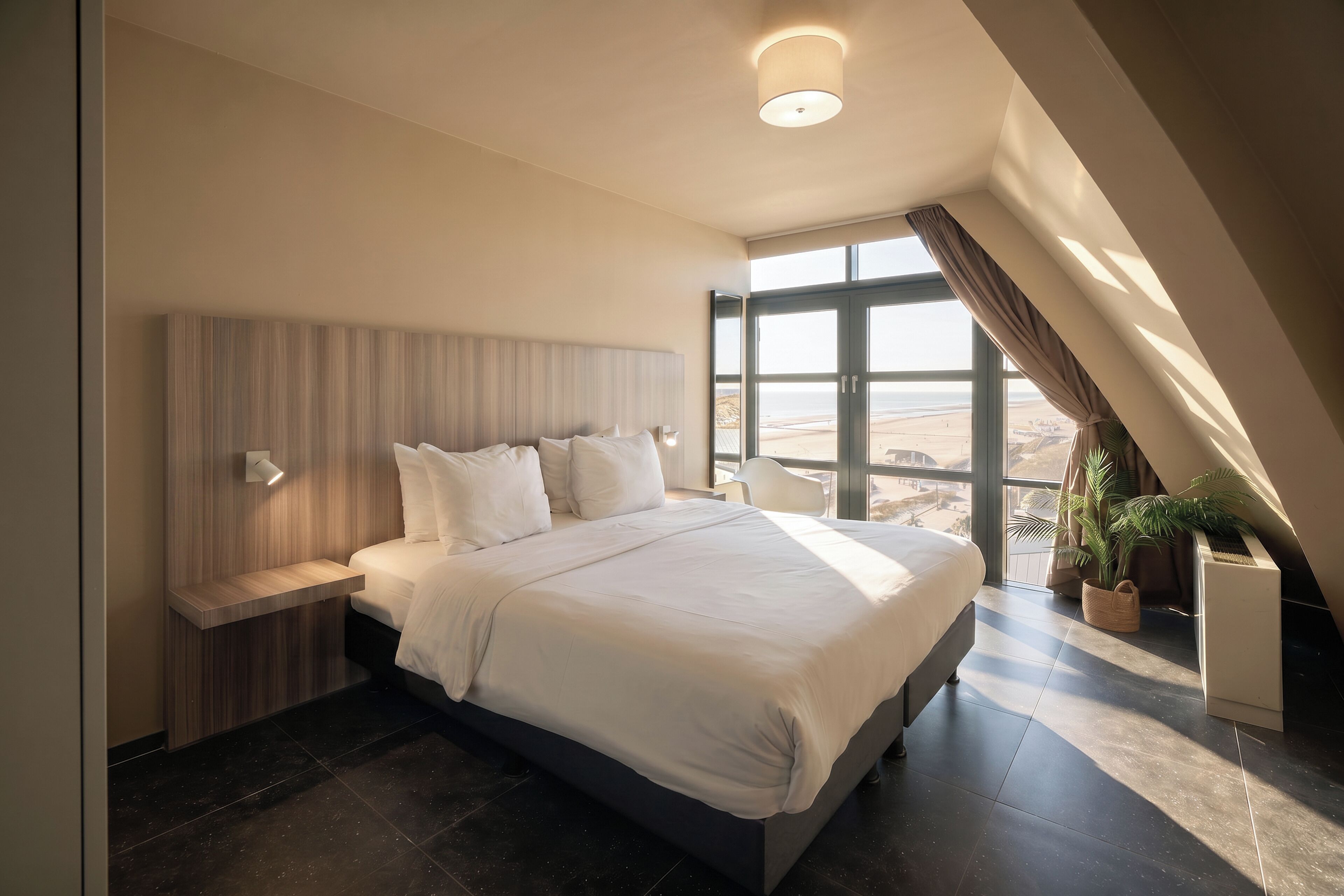 Penthouse The Ocean | Premium bedding, in-room safe, individually furnished, laptop workspace