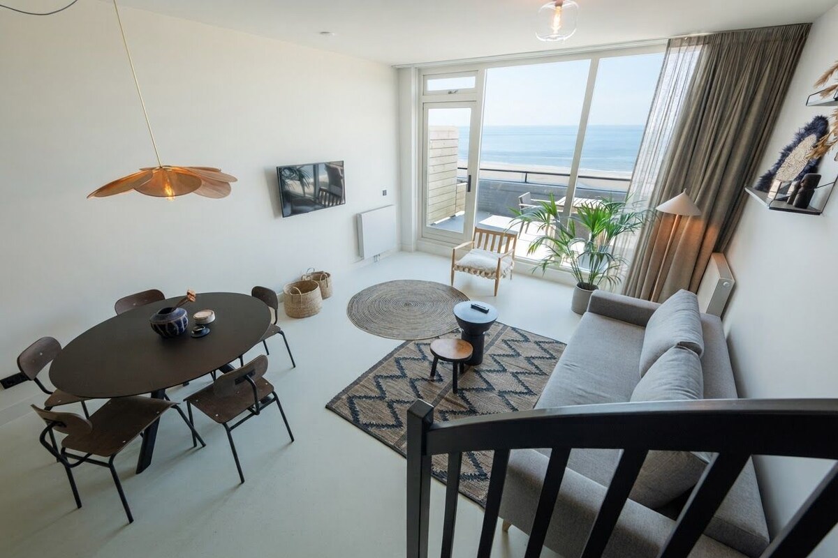 Familie appartement, 1 kingsize bed met slaapbank, balkon | Woonruimte | Een 43-inch smart-tv met digitale zenders, televisie en Netflix