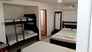 In-room safe, desk, WiFi (free) - Hotel Interamericano (Barranquilla)