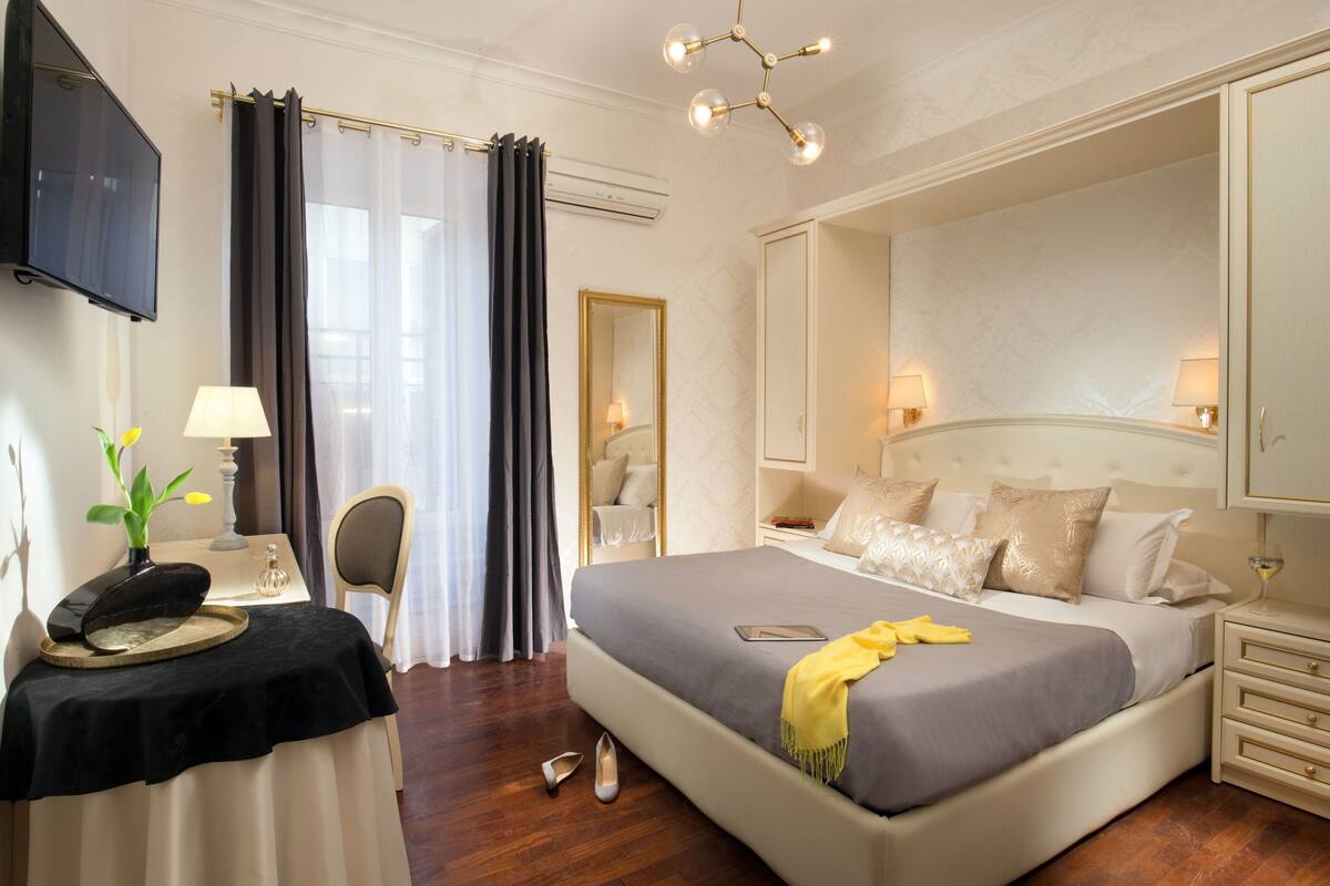 Standard Double Room | In-room safe, desk, soundproofing, iron/ironing board (on request)